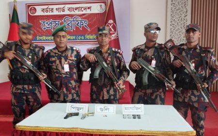 চাঁপাইনবাবগঞ্জ সীমান্তে বিদেশি অস্ত্র ও গোলাবারুদ উদ্ধার