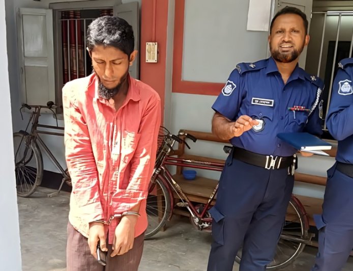 বাকৃবিতে বন্ধ ক্যাম্পাসে চুরির চেষ্টা, আটক একজন