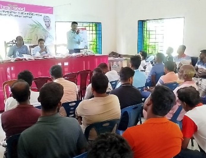 বীজ বিতরণ এবং হাইব্রিড ধানের অধিক ফলন বিষয়ে কর্মশালা