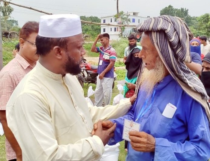 কাশিপুর ইউপি চেয়ারম্যান প্রার্থী আতিকুলের ঈদ উপহার বিতরণ