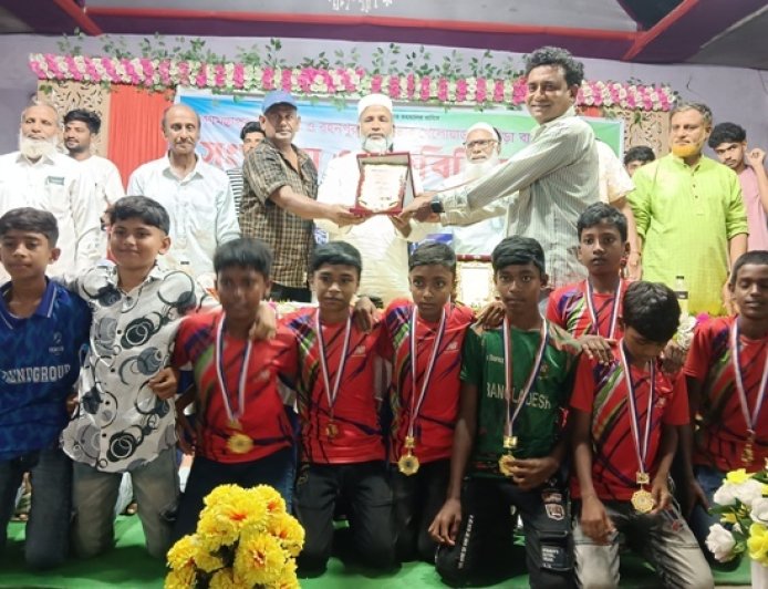 গোমস্তাপুরে কৃতি খেলোয়াড় সংবর্ধনা ও মতবিনিময় সভা