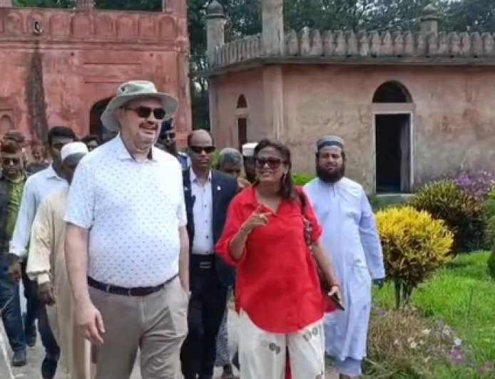 মার্কিন রাষ্ট্রদূতের স্থলবন্দর ও গৌড়ের স্থাপনা পরিদর্শন