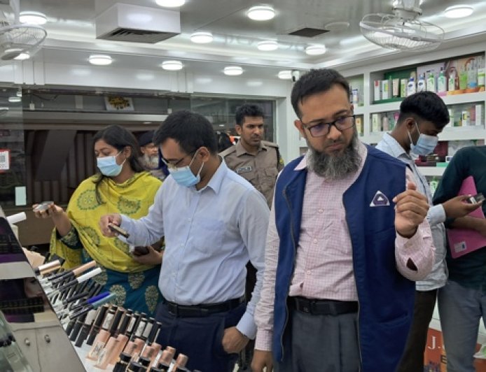 অনুমোদনহীন ও মেয়াদোত্তীর্ণ কসমেটিকস বিক্রি করায় জরিমানা
