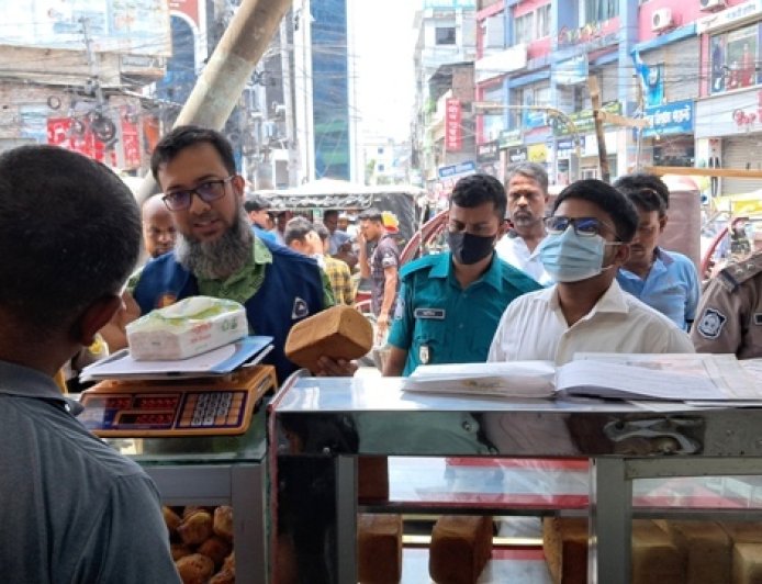 রাজশাহীতে বিএসটিআই’র অনুমোদনহীন লাইভ বেকারীকে জরিমানা