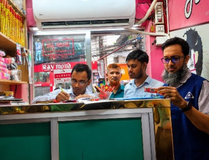 বিএসটিআই’র অনুমোদনহীন কেক ও চকলেট বিক্রি করায় জরিমানা