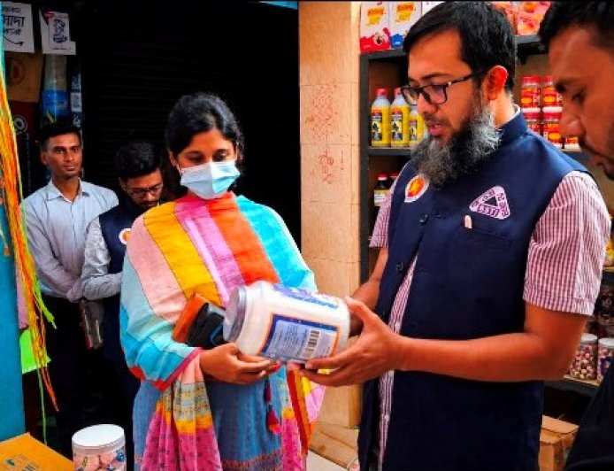 অনুমোদনহীন ‘চকলেট ও লজেন্স’ বিক্রি করায় জরিমানা