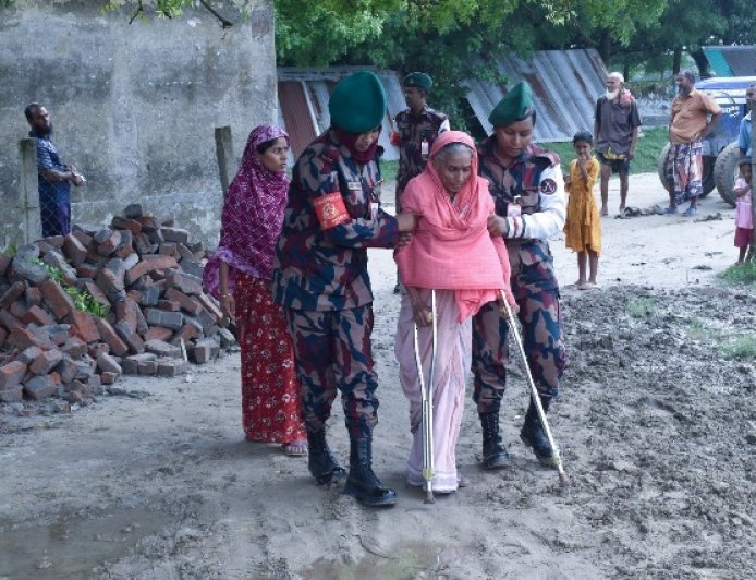 মানুষের ও গবাদিপশুর বিনামূল্যে চিকিৎসাসেবা নিয়ে বিজিবি