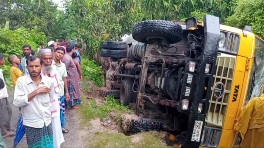 ট্রাক নিয়ন্ত্রণ হারিয়ে বসতঘরে, বড়বোন নিহত, ছোটবোন আহত
