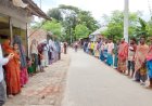 সাতবাড়িয়ায় প্রতিপক্ষের অপপ্রচারের বিরুদ্ধে মানববন্ধন