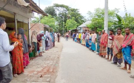সাতবাড়িয়ায় প্রতিপক্ষের অপপ্রচারের বিরুদ্ধে মানববন্ধন