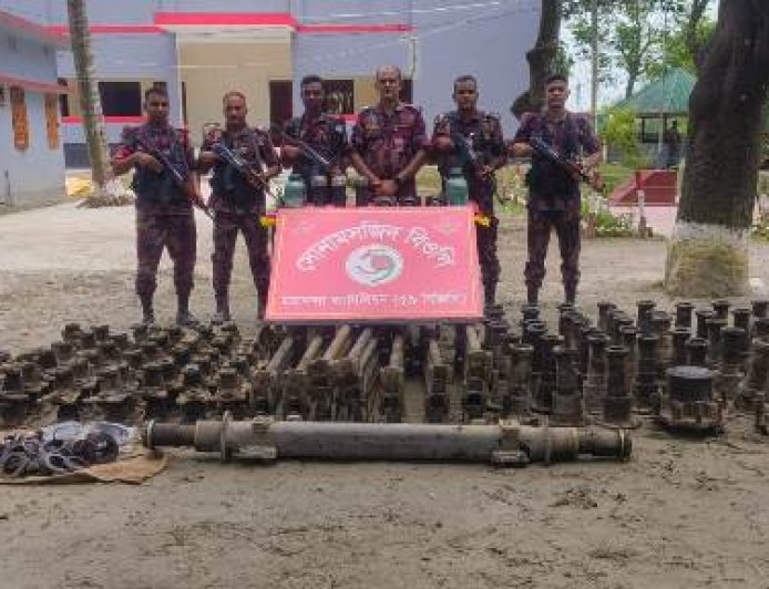 বিজিবির অভিযানে ভারতীয় ট্রাকের যন্ত্রাংশ জব্দ